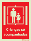 Sinal de crianças no elevador só acompanhadas