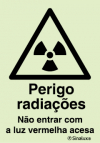 Sinal de perigo, radiações, não entrar com a luz vermelha acesa